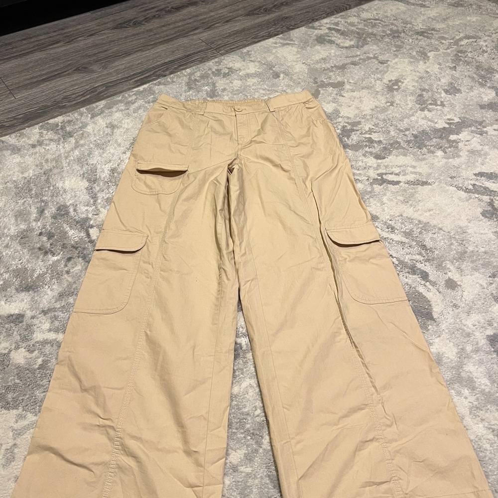 Wild Fable women’s Tan Cargo Pants. Oversized fit.